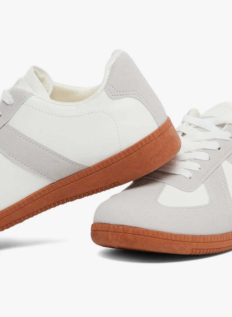 ستايلي حذاء سنيكرز نسائي كلاسيكي برباط